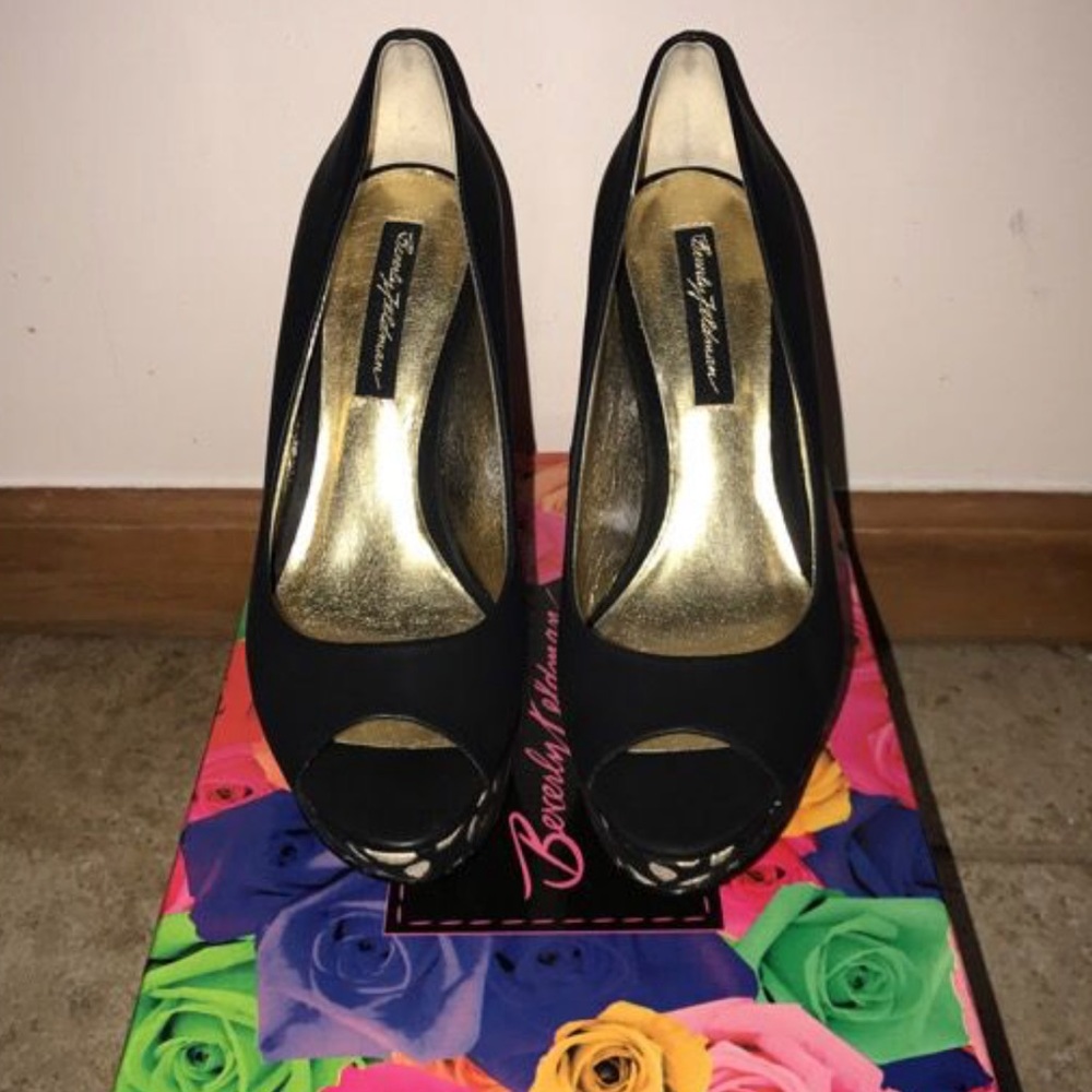 Beverly Feldman Size 7 wedge